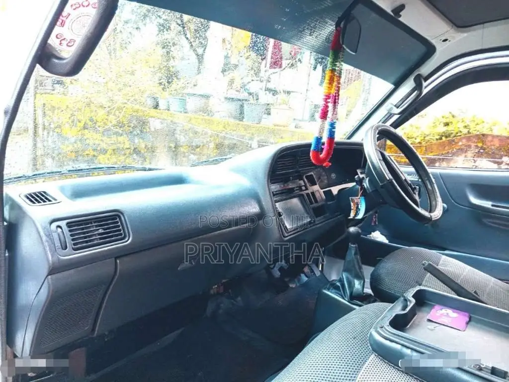 Toyota Dolphin 1997 Van (Used)