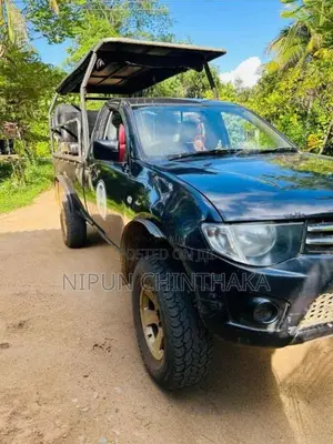 Mitsubishi Mitsubishi 2011 SUV (Used)