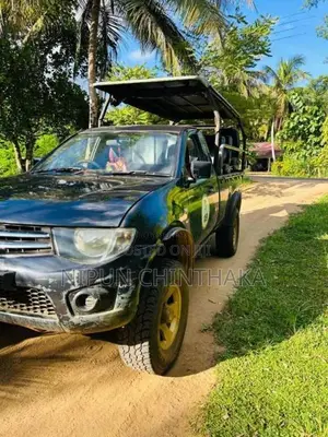Mitsubishi Mitsubishi 2011 SUV (Used)
