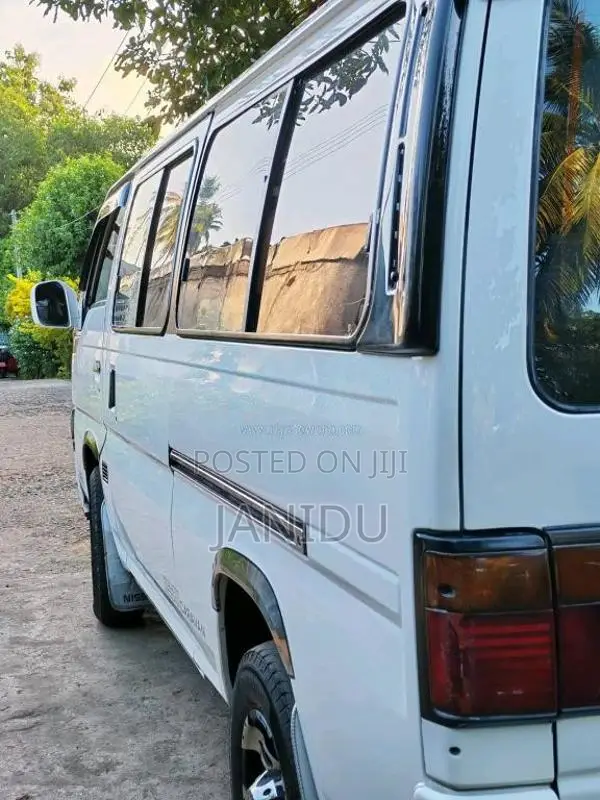 Nissan Caravan E24 1993 Van (Used)