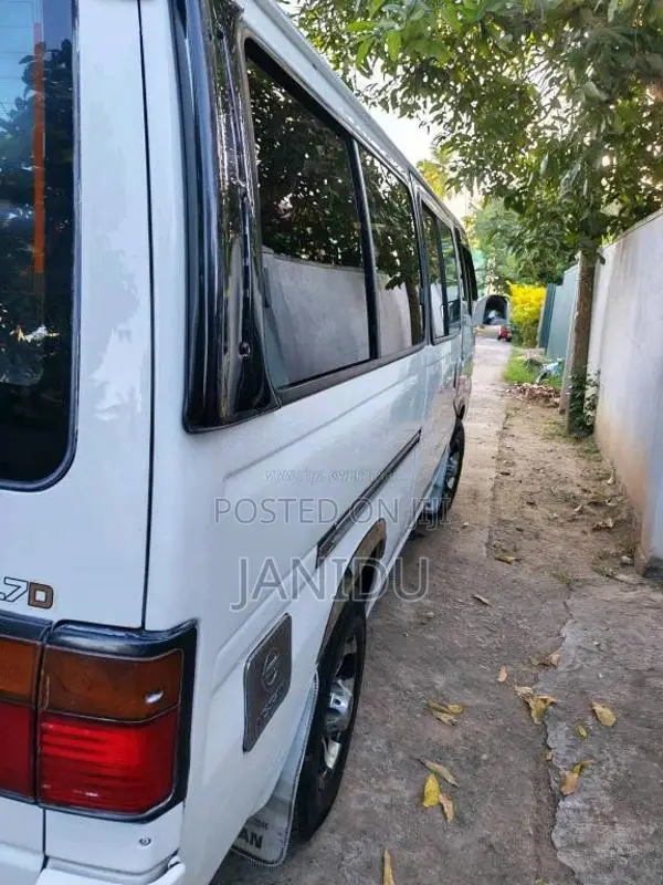 Nissan Caravan E24 1993 Van (Used)