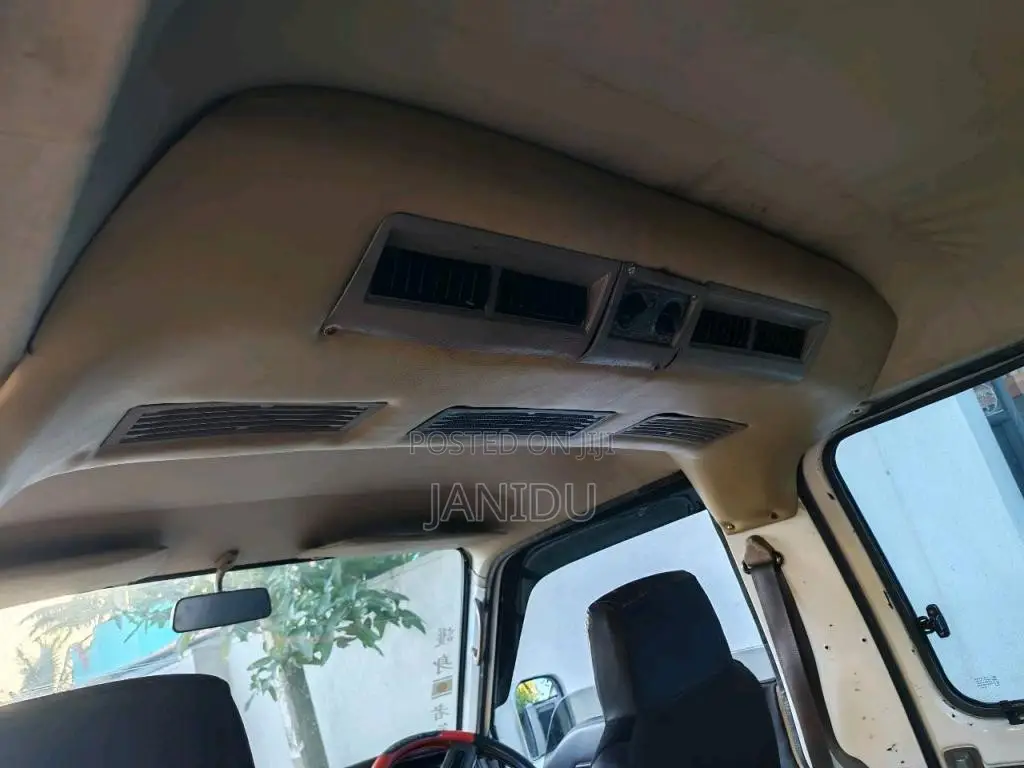 Nissan Caravan E24 1993 Van (Used)