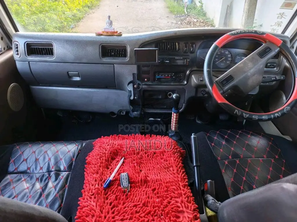 Nissan Caravan E24 1993 Van (Used)