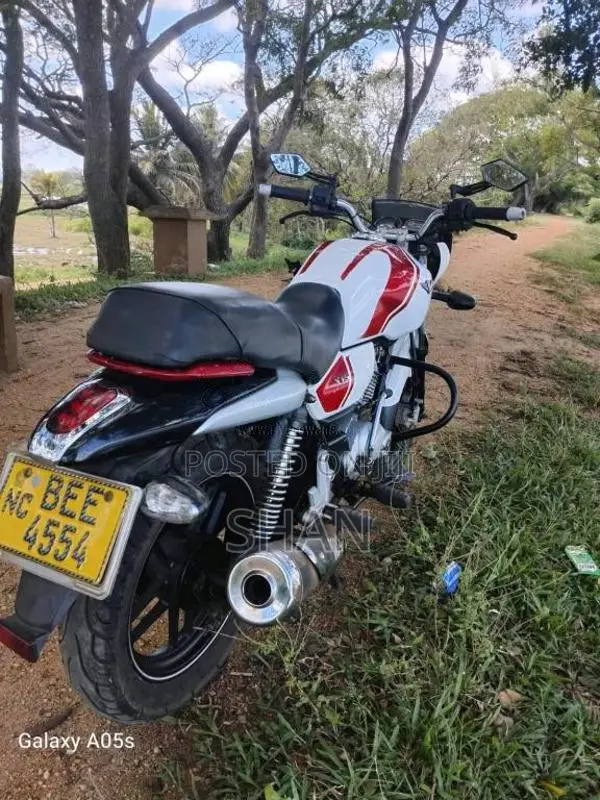 Bajaj V15 2016 Motorbike (Used)