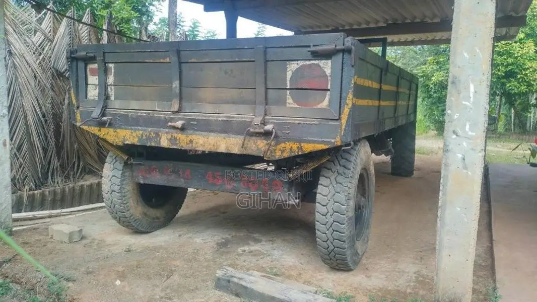 Massey-Ferguson 240 1987 Tractor (Used)