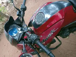Hero Hunk 2015 Motorbike (Used)