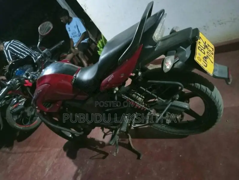 Hero Hunk 2015 Motorbike (Used)