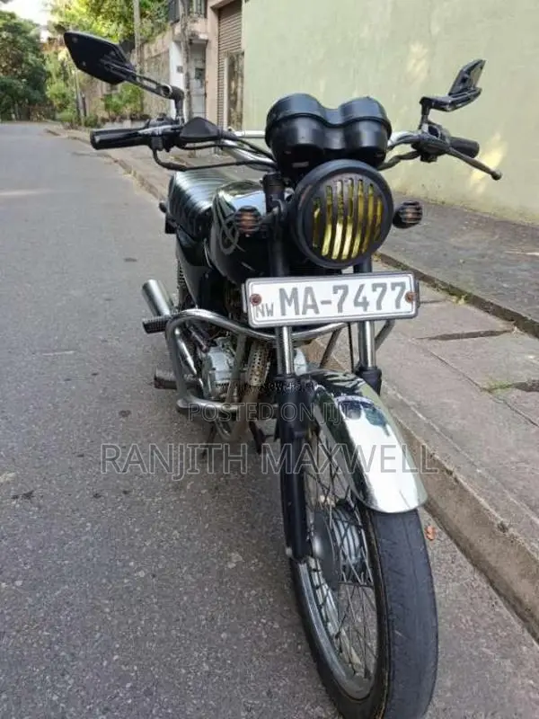 Bajaj Boxer 2004 Motorbike (Used)