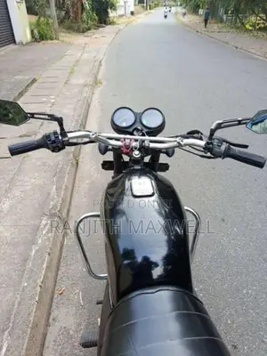 Bajaj Boxer 2004 Motorbike (Used)