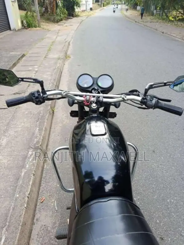Bajaj Boxer 2004 Motorbike (Used)