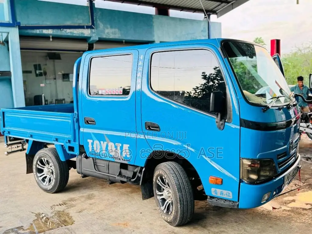 Toyota D 2002 Crew Cab (Used)