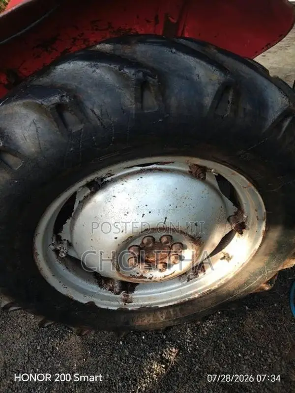 Massey-Ferguson 2405 1980 Tractor (Used)