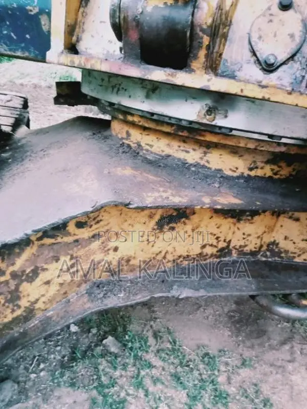 Komatsu 605 2010 Heavy-Duty (Used)