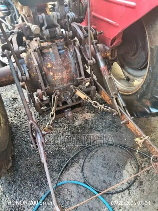 Massey-Ferguson 2405 1980 Tractor (Used)