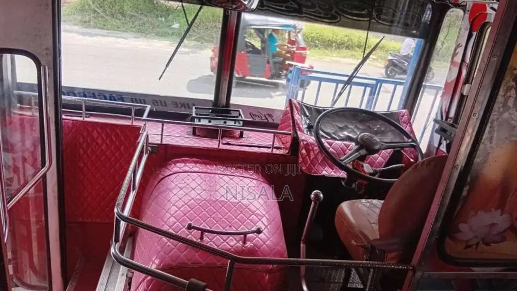 Ashok-Leyland Viking 2006 Bus (Used)