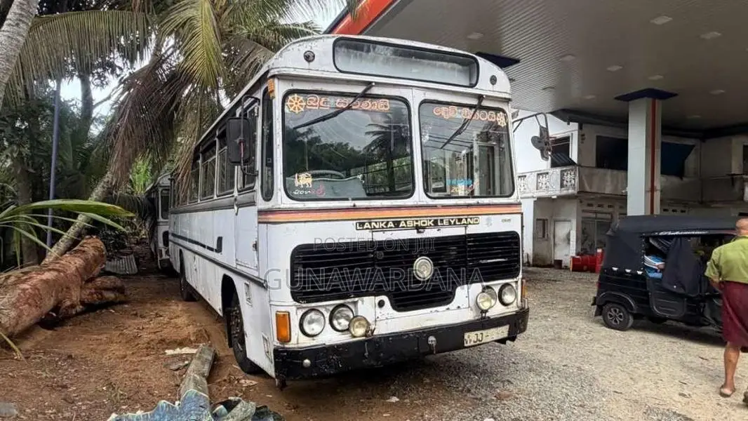 Ashok-Leyland Viking 2004 Bus (Used)