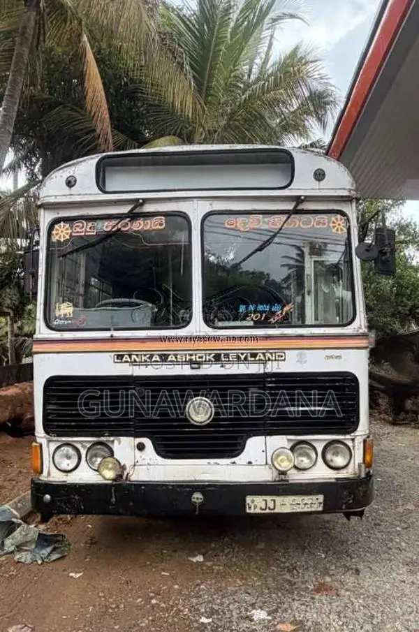 Ashok-Leyland Viking 2004 Bus (Used)