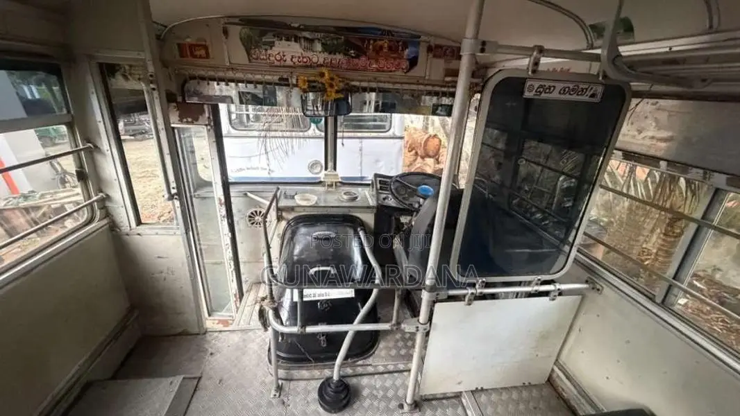Ashok-Leyland Viking 2004 Bus (Used)