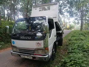 Isuzu Tipper 2002 Lorry (Used)