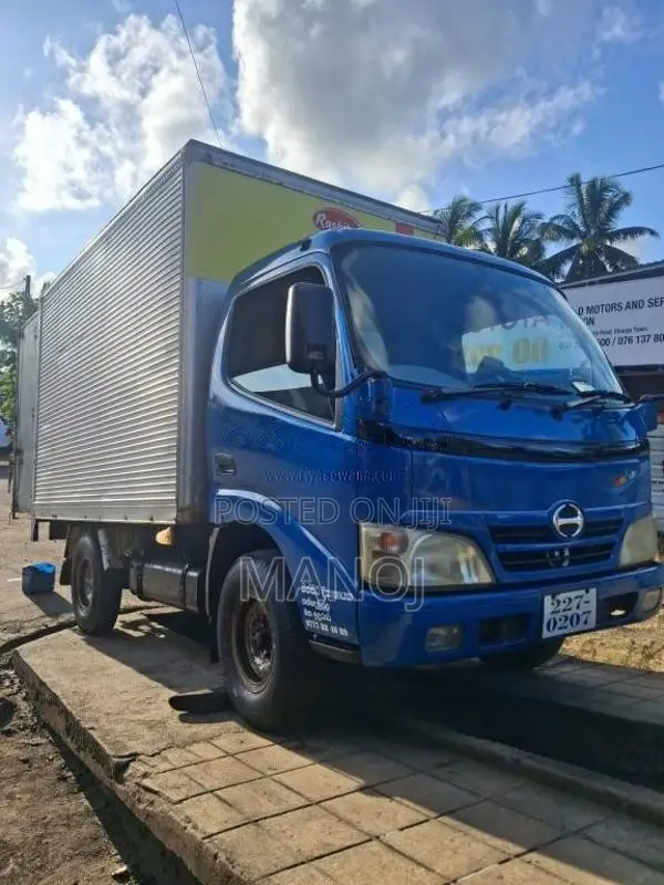 Toyota Toyoace 1992 Lorry (Used)