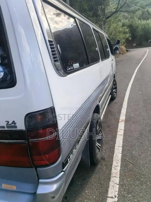 Toyota Dolphin 2000 Van (Used)
