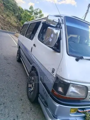 Toyota Dolphin 2000 Van (Used)