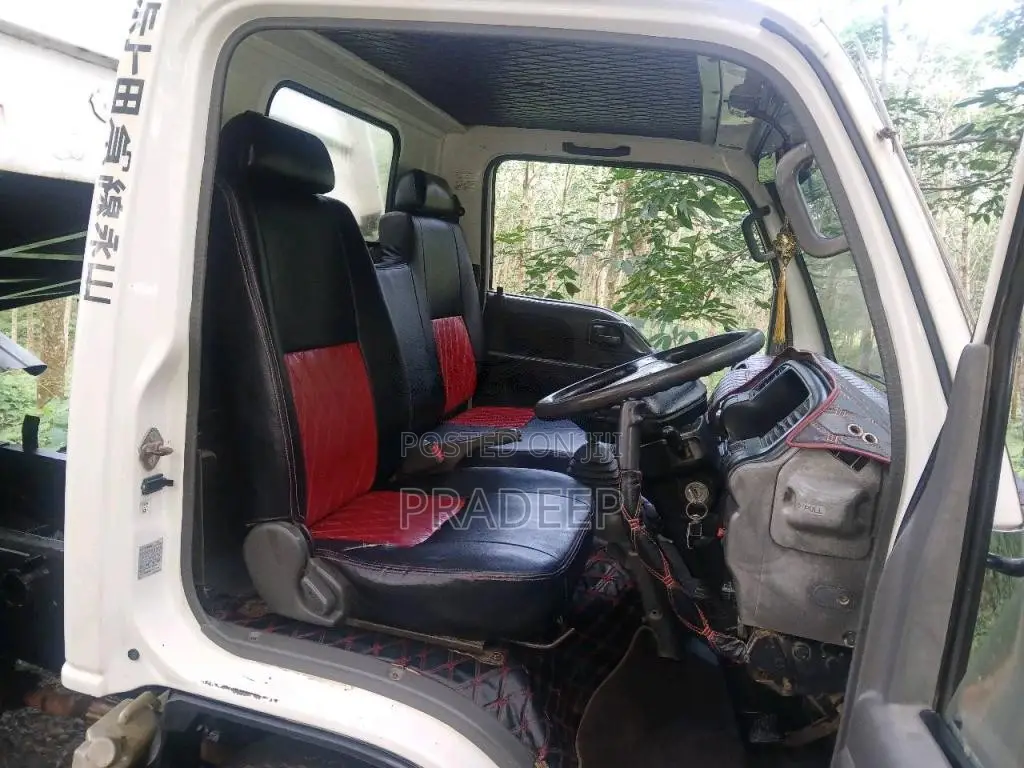 Isuzu Tipper 2002 Lorry (Used)