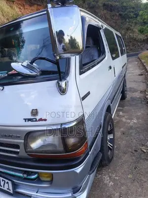 Toyota Dolphin 2000 Van (Used)