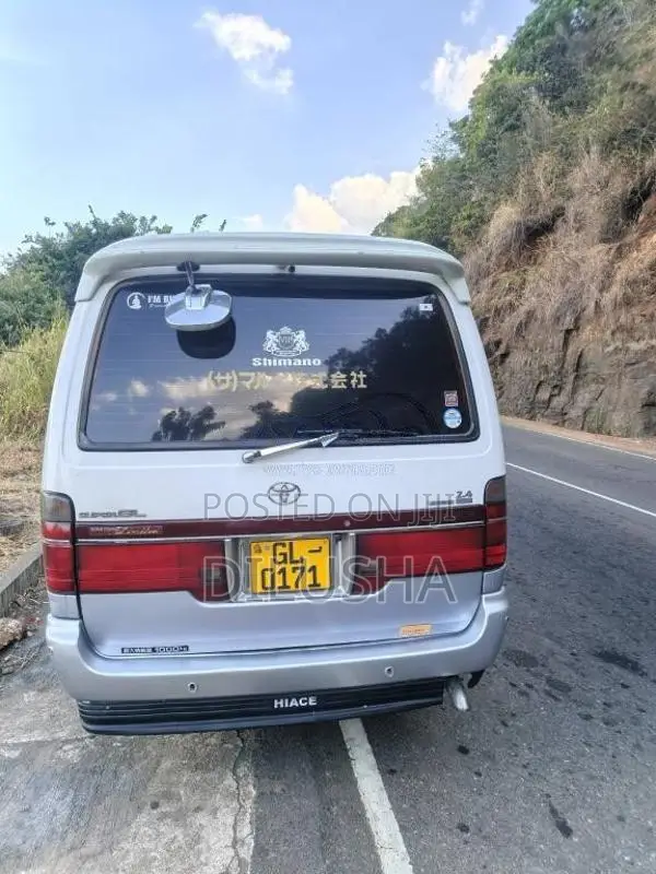 Toyota Dolphin 2000 Van (Used)