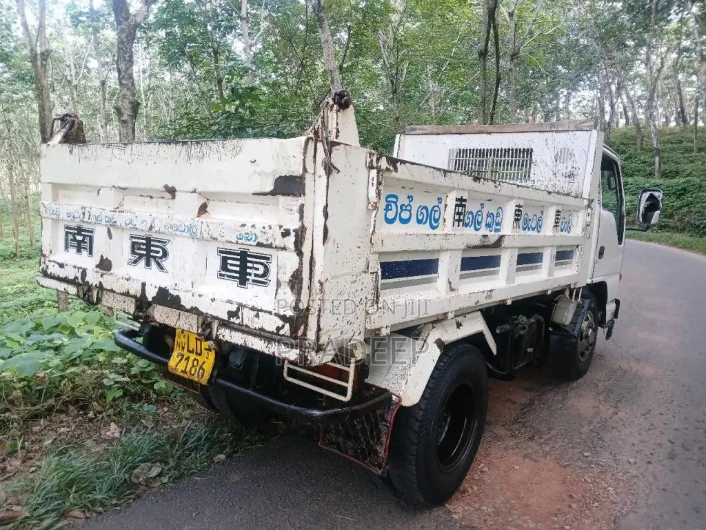 Isuzu Tipper 2002 Lorry (Used)