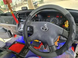 Toyota Dolphin 2002 Van (Used)