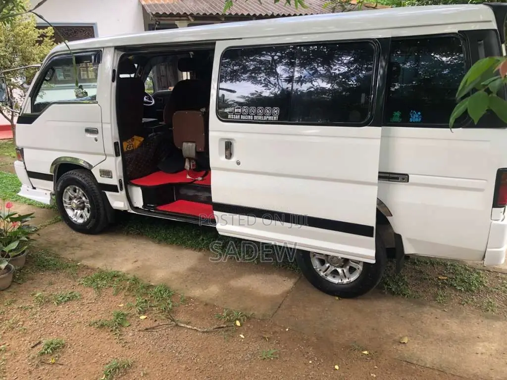 Nissan Caravan 1993 Van (Used)