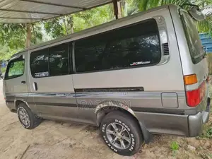 Toyota Dolphin 2002 Van (Used)