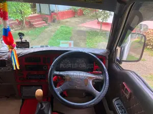 Nissan Caravan 1993 Van (Used)