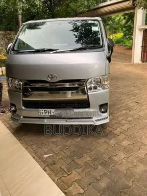 Toyota KDH 2015 Van (Used)