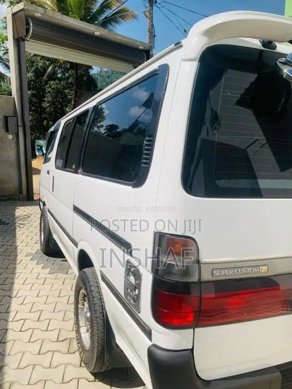 Toyota Dolphin 1993 Van (Used)