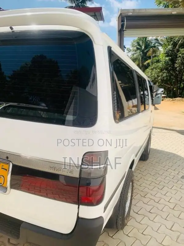 Toyota Dolphin 1993 Van (Used)