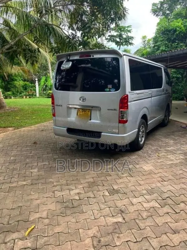 Toyota KDH 2015 Van (Used)