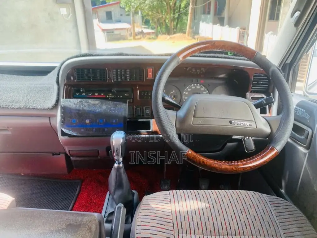 Toyota Dolphin 1993 Van (Used)