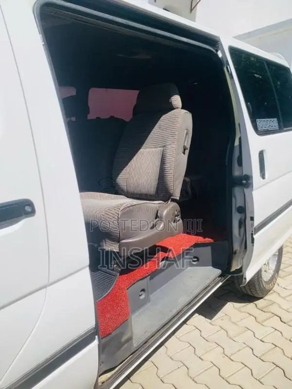 Toyota Dolphin 1993 Van (Used)