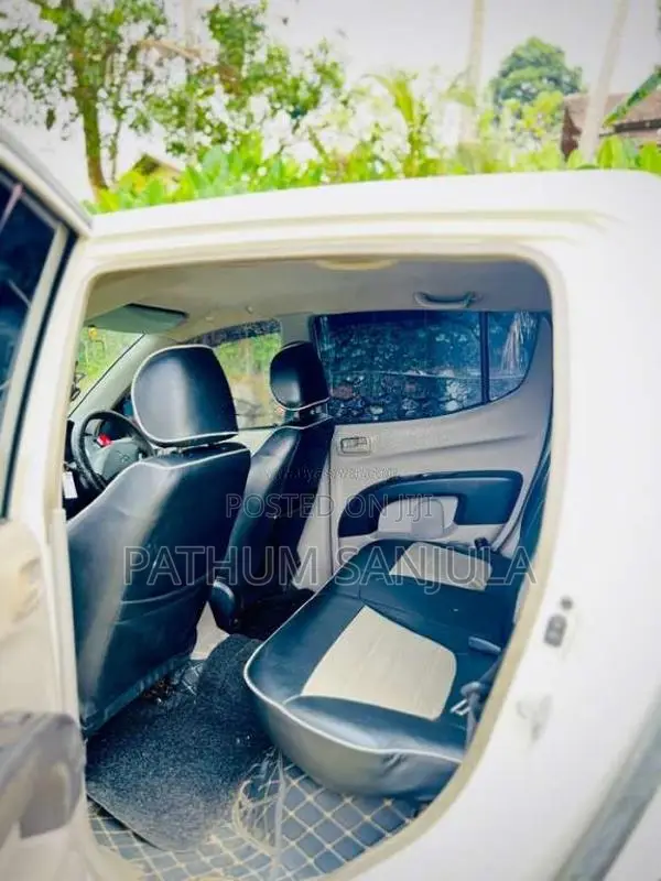 Mitsubishi L200 2011 Pickup (Used)