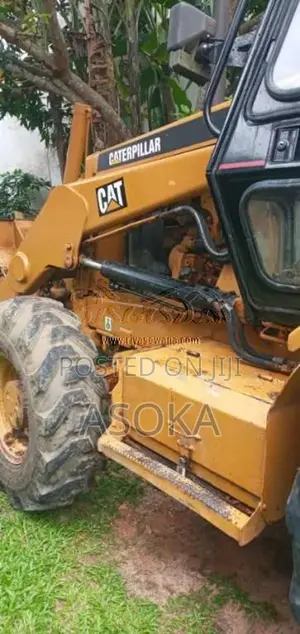 CAT 428B 1995 Heavy-Duty (Used)