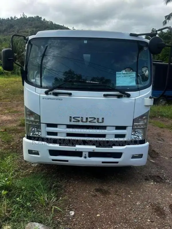 Isuzu Forward 2013 Lorry (Used)