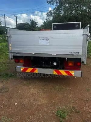 Isuzu Forward 2013 Lorry (Used)