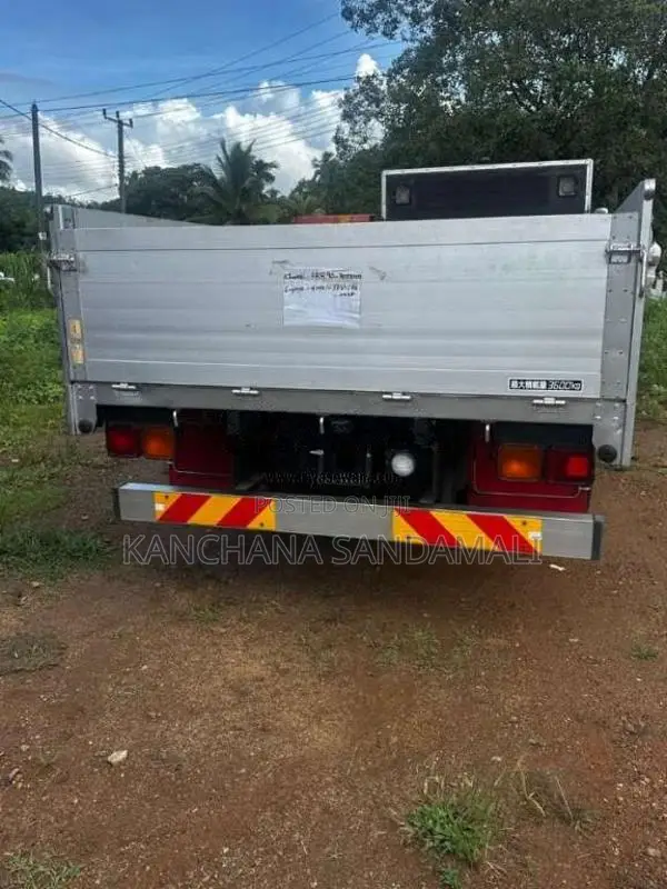 Isuzu Forward 2013 Lorry (Used)