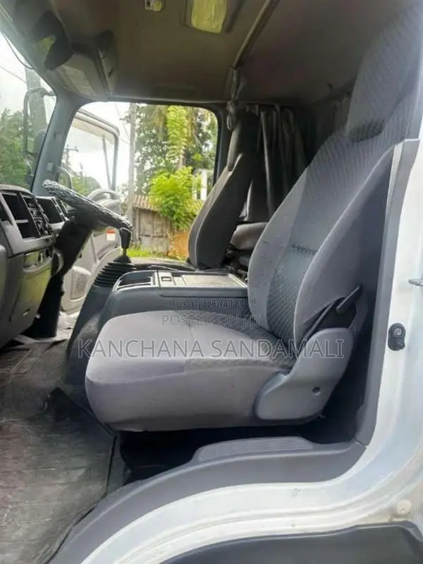 Isuzu Forward 2013 Lorry (Used)