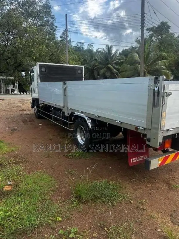 Isuzu Forward 2013 Lorry (Used)