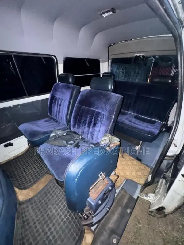Toyota CR27 1994 Van (Used)