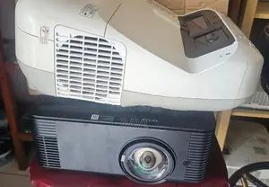 projectors short throw (picture frame10x10ft)