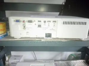 Multimedia Projector CASIO XJ-UT351W Lumens 3500 LASER JAPAN